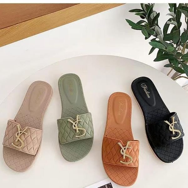 Women Wear Flat-bottomed Fashion Sandals and Slippers Out in Summer Beach Shoes Seaside Flip-flops PVC Picture Women Female Lady